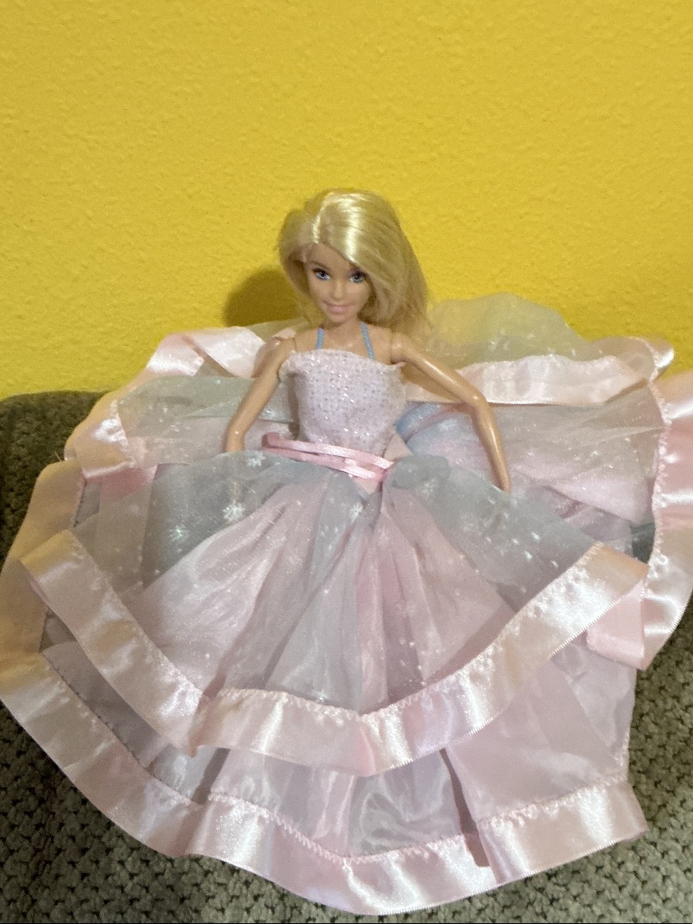 Barbie Light Pink Sparkle Ball Gown Doll Outfit great condition kids